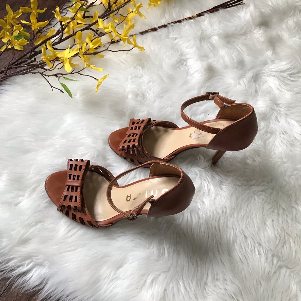 📬  * SOLD * 📬 Unisa Brown Heels